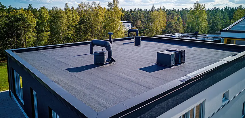 Professional Flat Roof Replacement Services in Carpentersville, IL